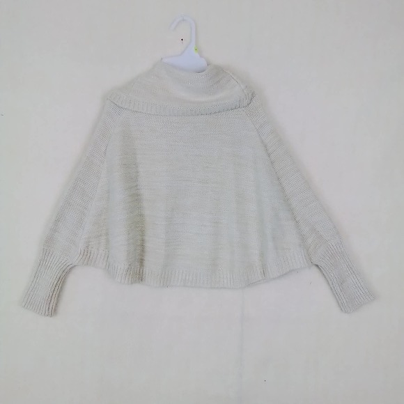 Girl's Oversized Dolman Sleeve High Waisted Knit Sweater Size Medium in Beige - Picture 2 of 10